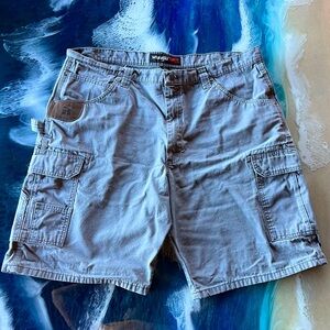 SALE! BUY or BUNDLE Mens Wrangler RIGGS Workwear Shorts Size 40 Gray